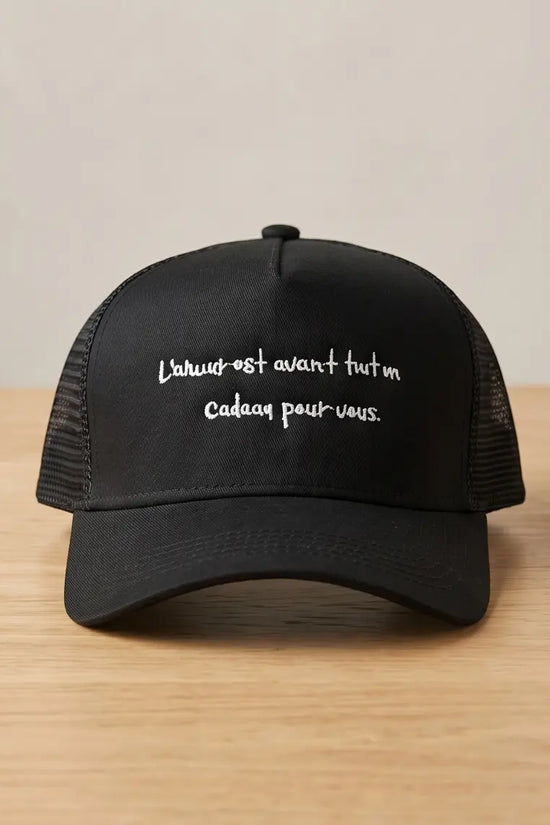 L'amour Poetry Minimalist Trucker Hat – Jet Black