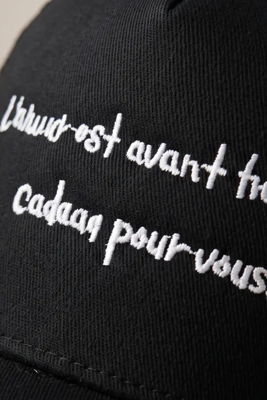 L'amour Poetry Minimalist Trucker Hat – Jet Black