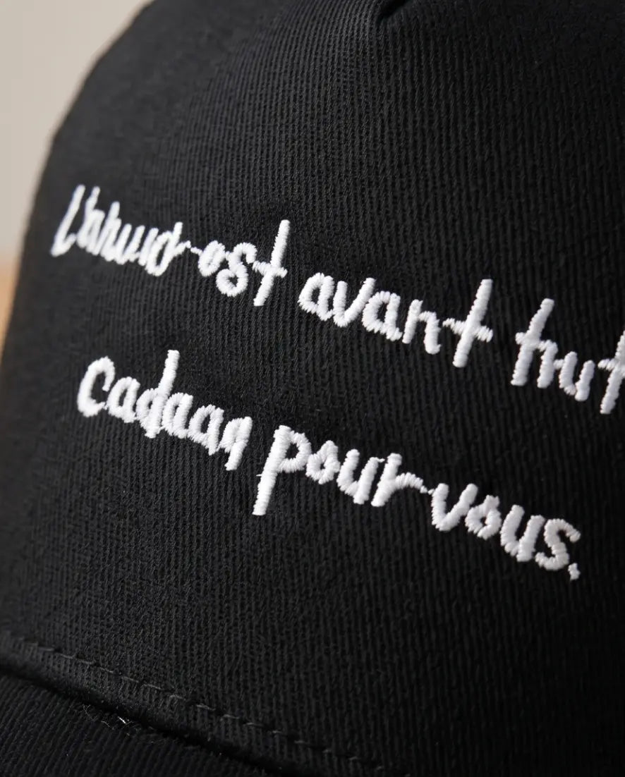 L'amour Poetry Minimalist Trucker Hat – Jet Black