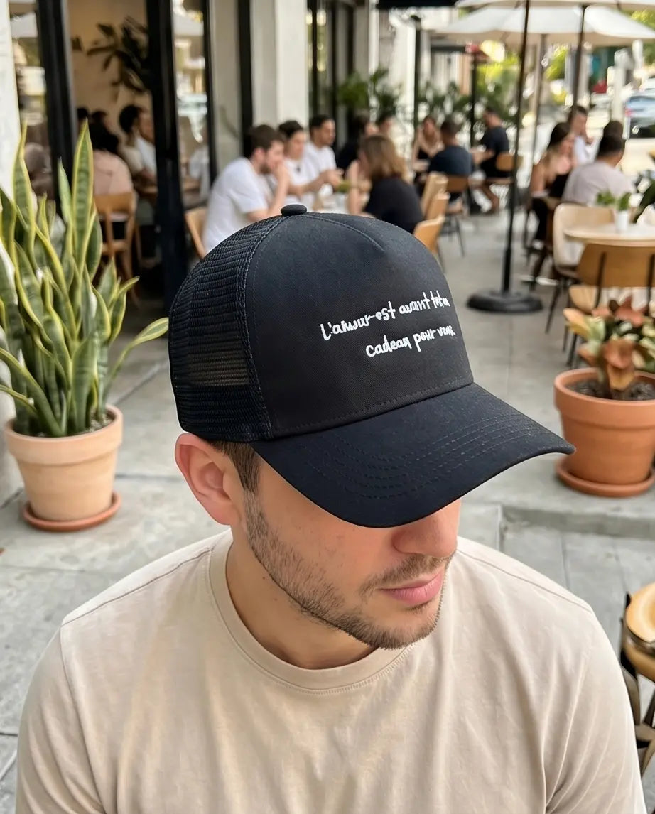 L'amour Poetry Minimalist Trucker Hat – Jet Black