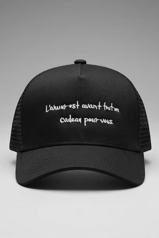 L'amour Poetry Minimalist Trucker Hat – Jet Black
