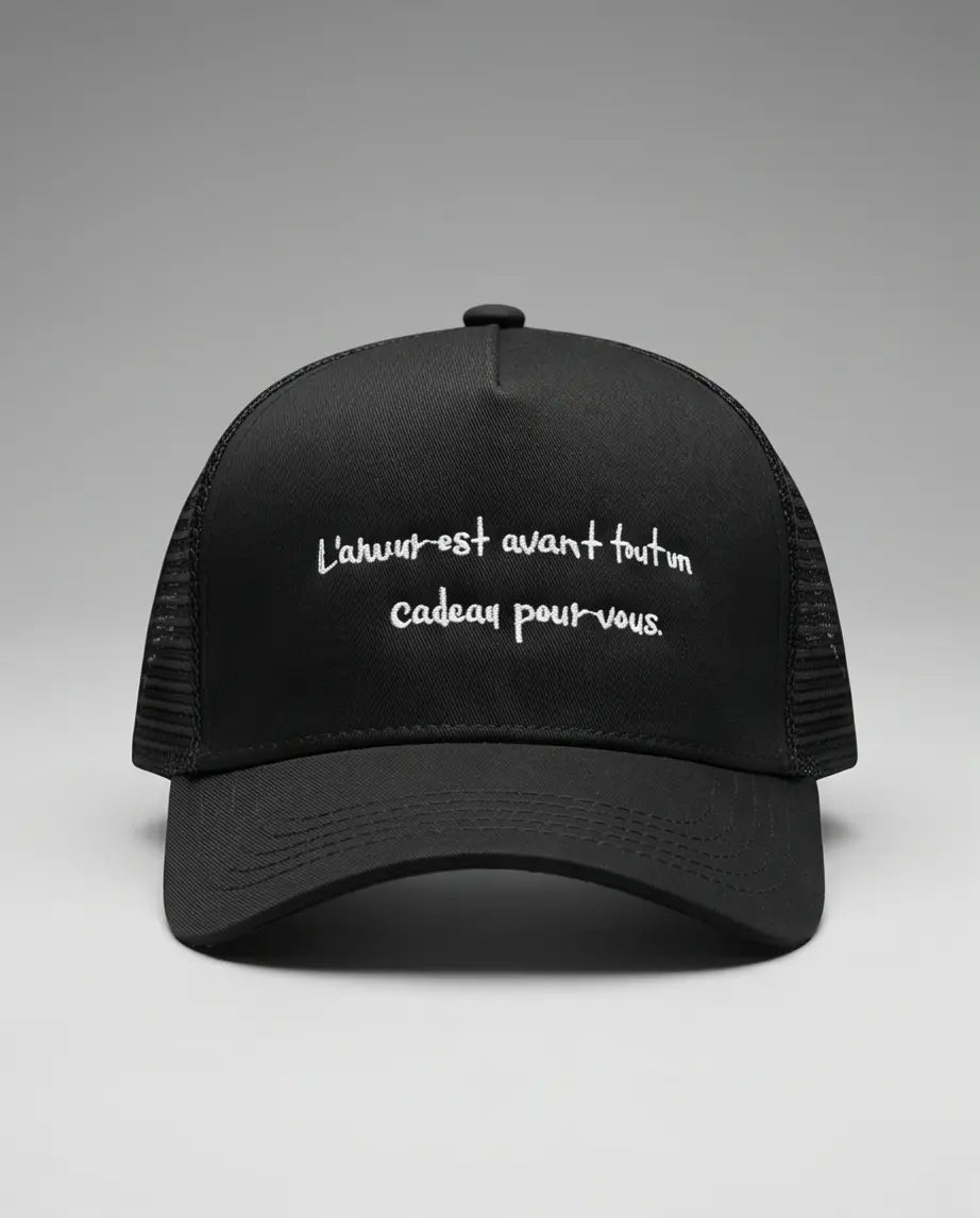 L'amour Poetry Minimalist Trucker Hat – Jet Black