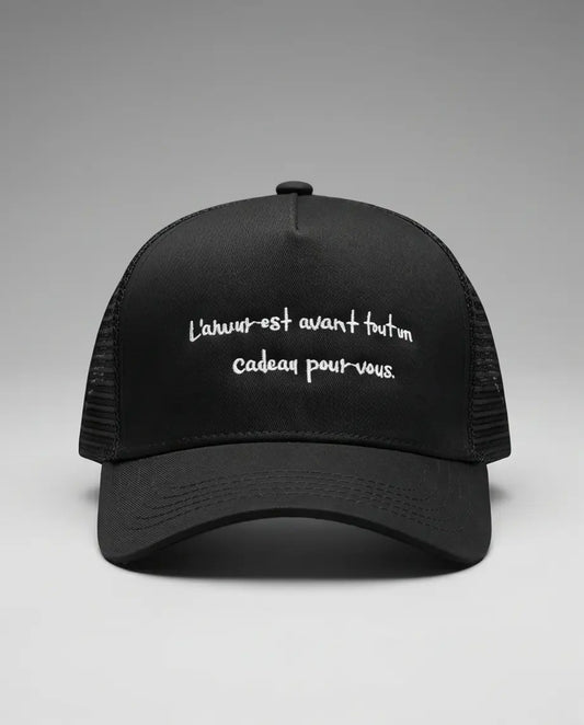 L'amour Poetry Minimalist Trucker Hat – Jet Black