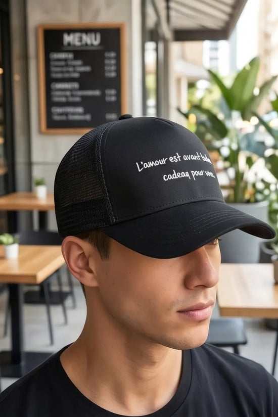 L'amour Poetry Minimalist Trucker Hat – Jet Black